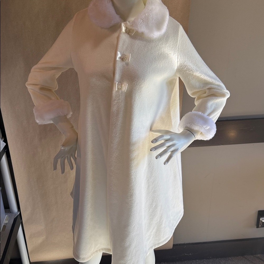 Chic White winter wonderland Cape with Faux Fur Trim